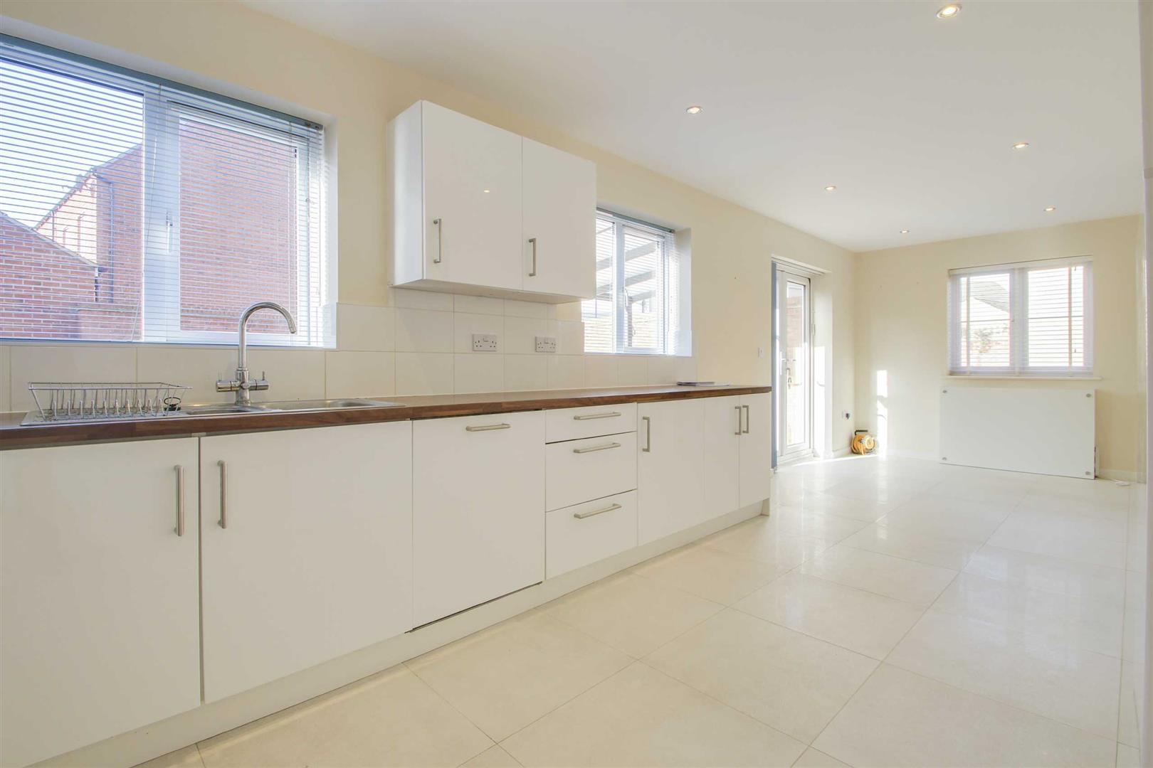4 bed property in Swaledale End, Milton Keynes